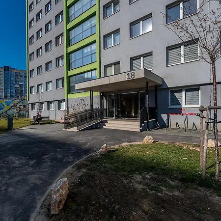 Kriva 18 2 Izbovy S Vytahom 公寓